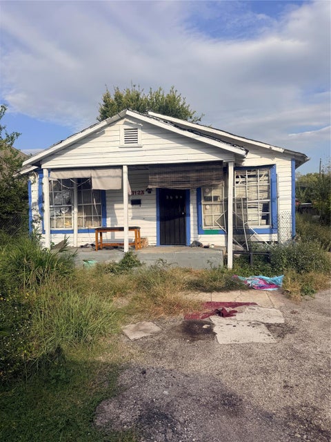 Photo of 8123 Gladstone Street, Houston, TX 77051 (MLS # 67231964)