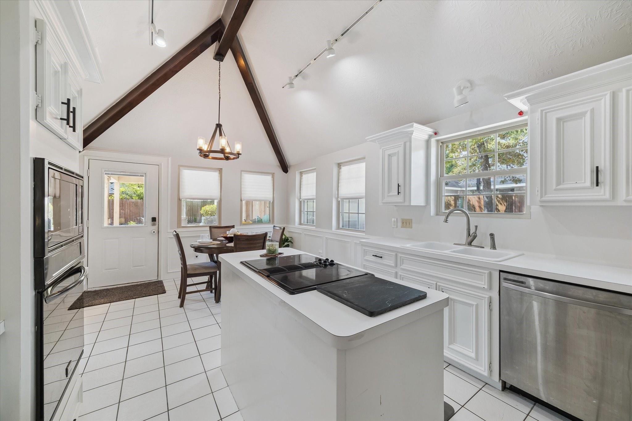 2923 Forest Garden Drive