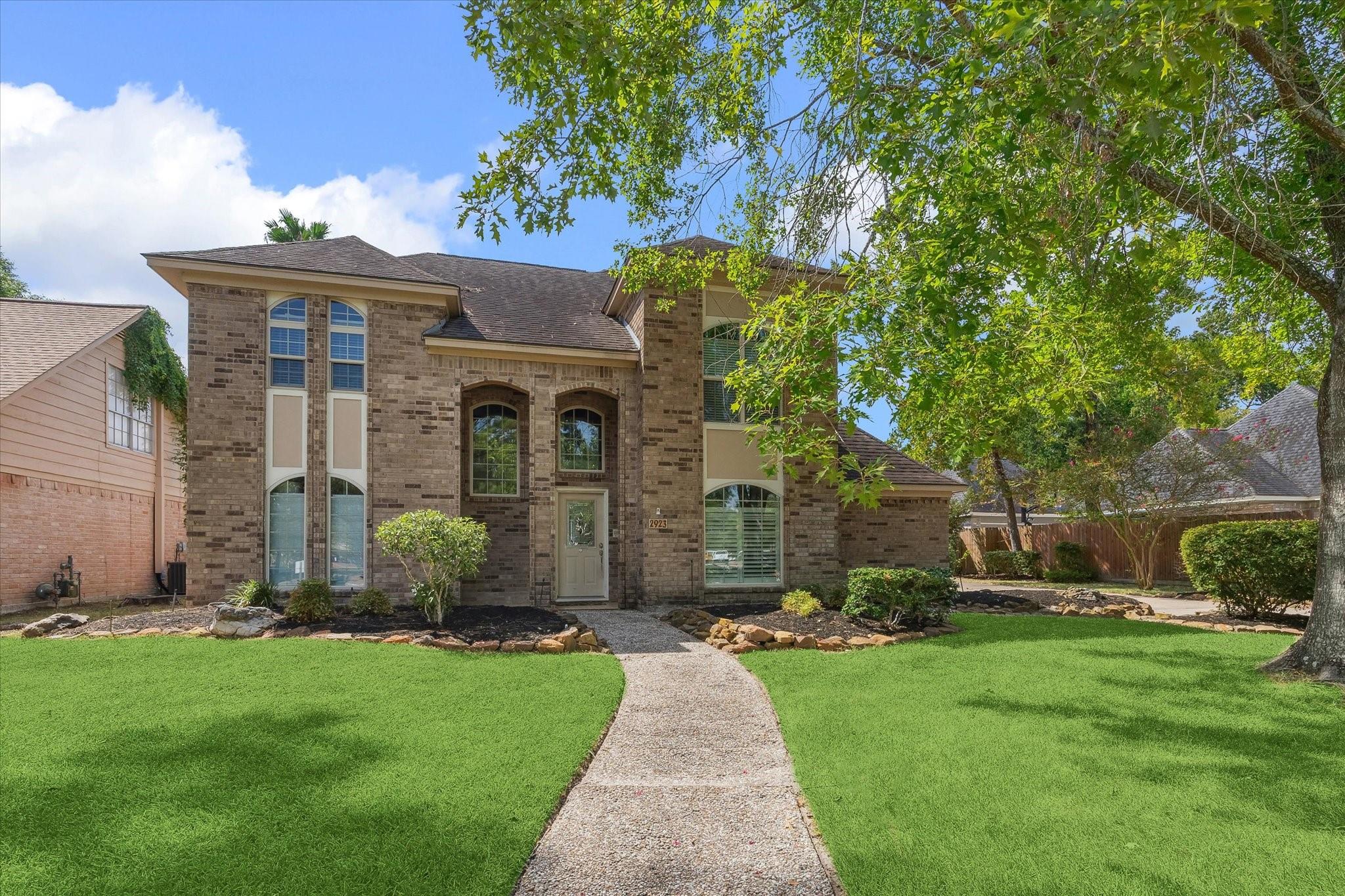 2923 Forest Garden Drive