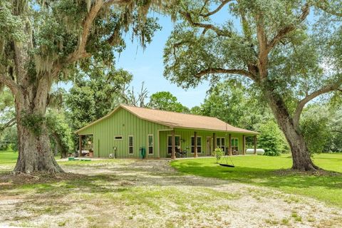 Photo of 1546 Private Road 648, Cedar Lake, TX 77414 (MLS # 98295621)
