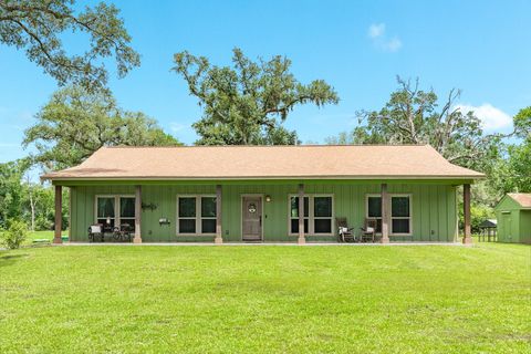 Photo of 1546 Private Road 648, Cedar Lake, TX 77414 (MLS # 98295621)