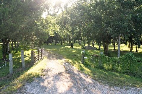 Photo of 6114 County Road 42, Rosharon, TX 77583 (MLS # 14129466) Photo of 6114 County Road 42, Rosharon, TX 77583 (MLS # 14129466)