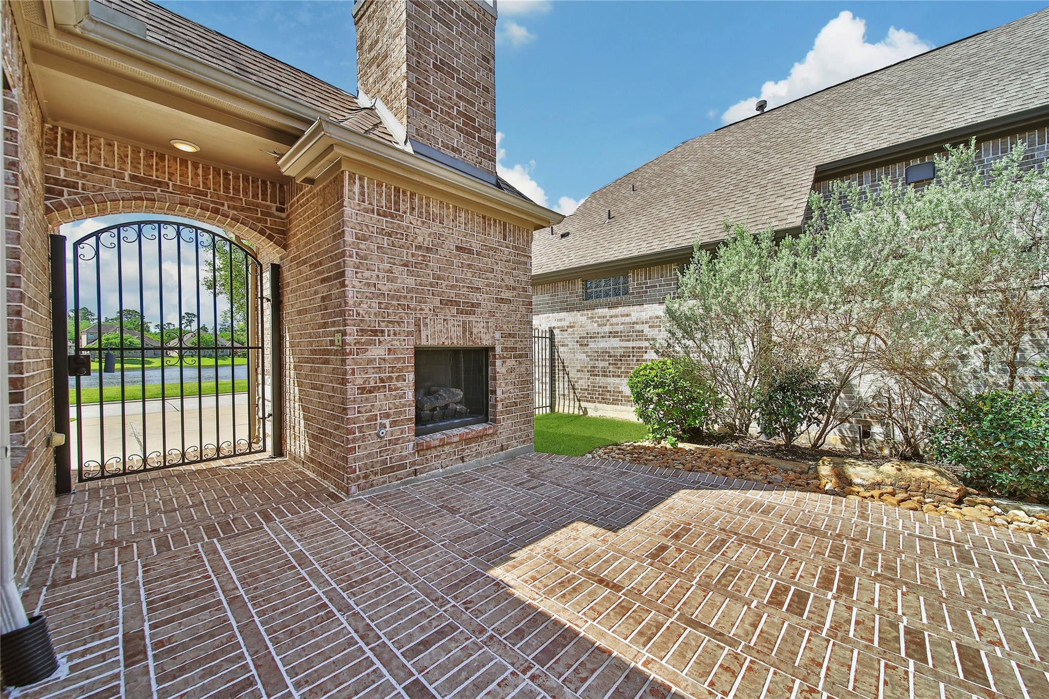 15 S Lochwood Way