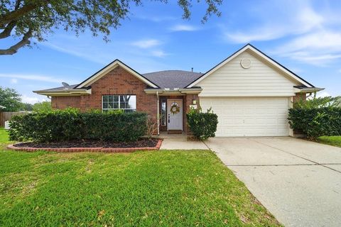 Homes For Sale - 607 29th Avenue<br/> Galveston County, Texas City, TX 77590