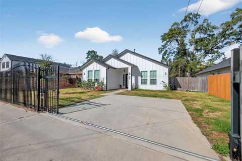 Homes For Sale - 5121 Firnat Street<br/> Houston, TX 77016