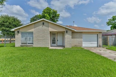 Photo of 12203 Cape Hyannis Drive, Houston, TX 77048 (MLS # 20741912)