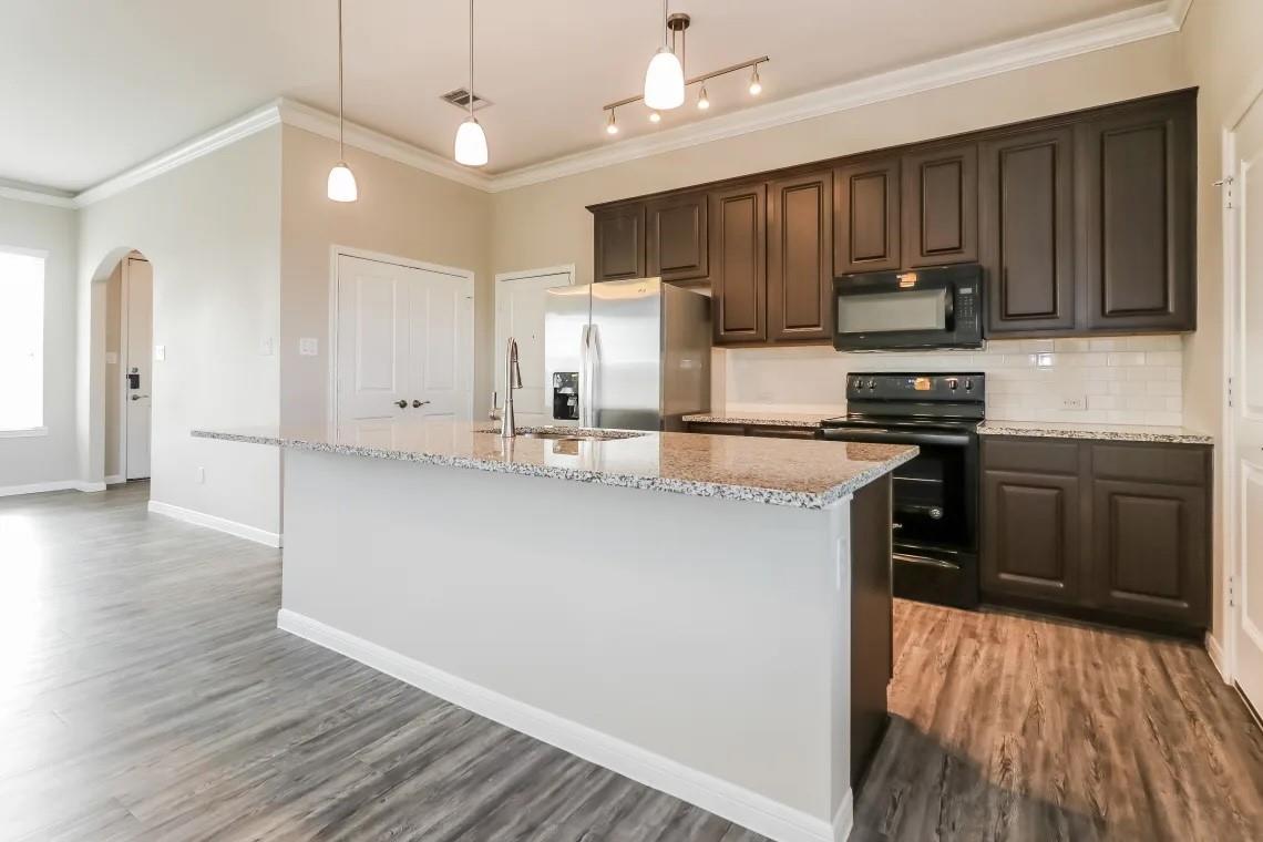 415 Lakeland Circle