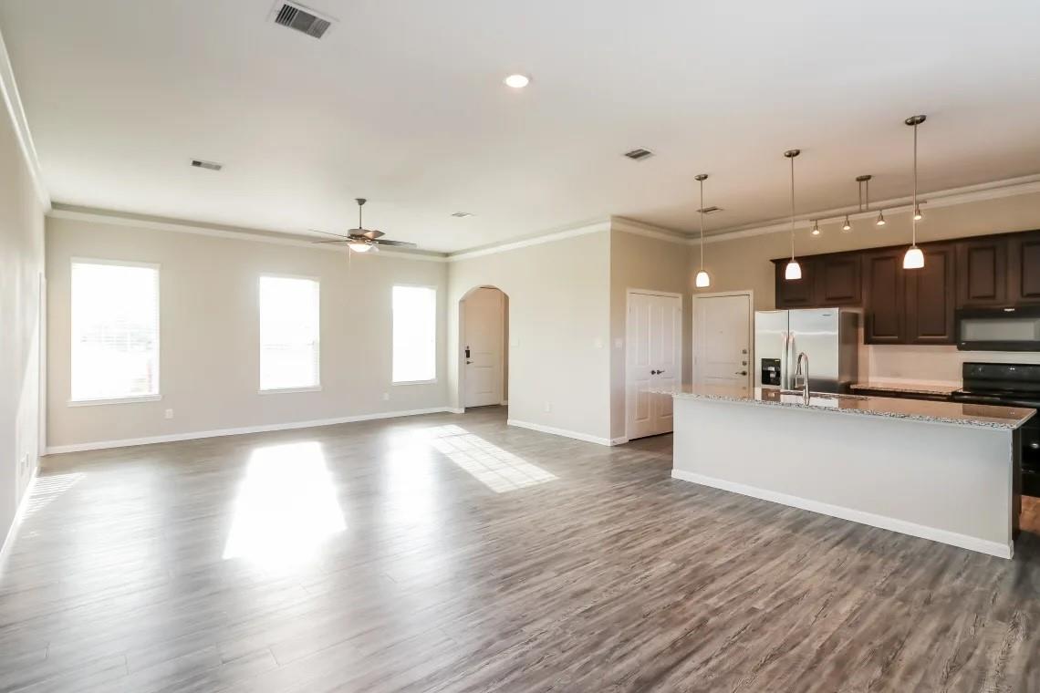 415 Lakeland Circle