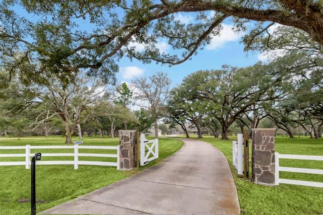 9500 Live Oak Court