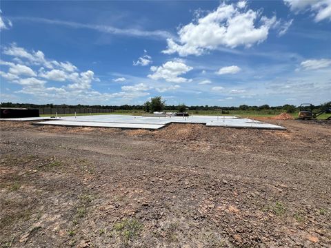 Photo of 112 Court Side Drive, Snook, TX 77878 (MLS # 76930290) Photo of 112 Court Side Drive, Snook, TX 77878 (MLS # 76930290)