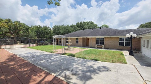 Photo of 902 Ashford Parkway, Houston, TX 77077 (MLS # 78665616)