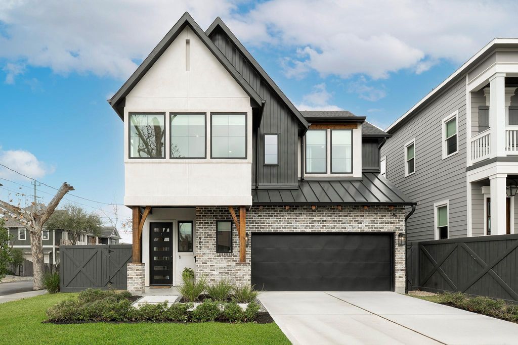 Photo of 903 E 25th Street, Houston, TX 77009 (MLS # 36617811)