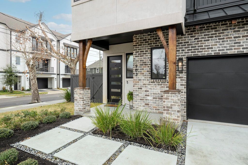 Photo of 903 E 25th Street, Houston, TX 77009 (MLS # 36617811)