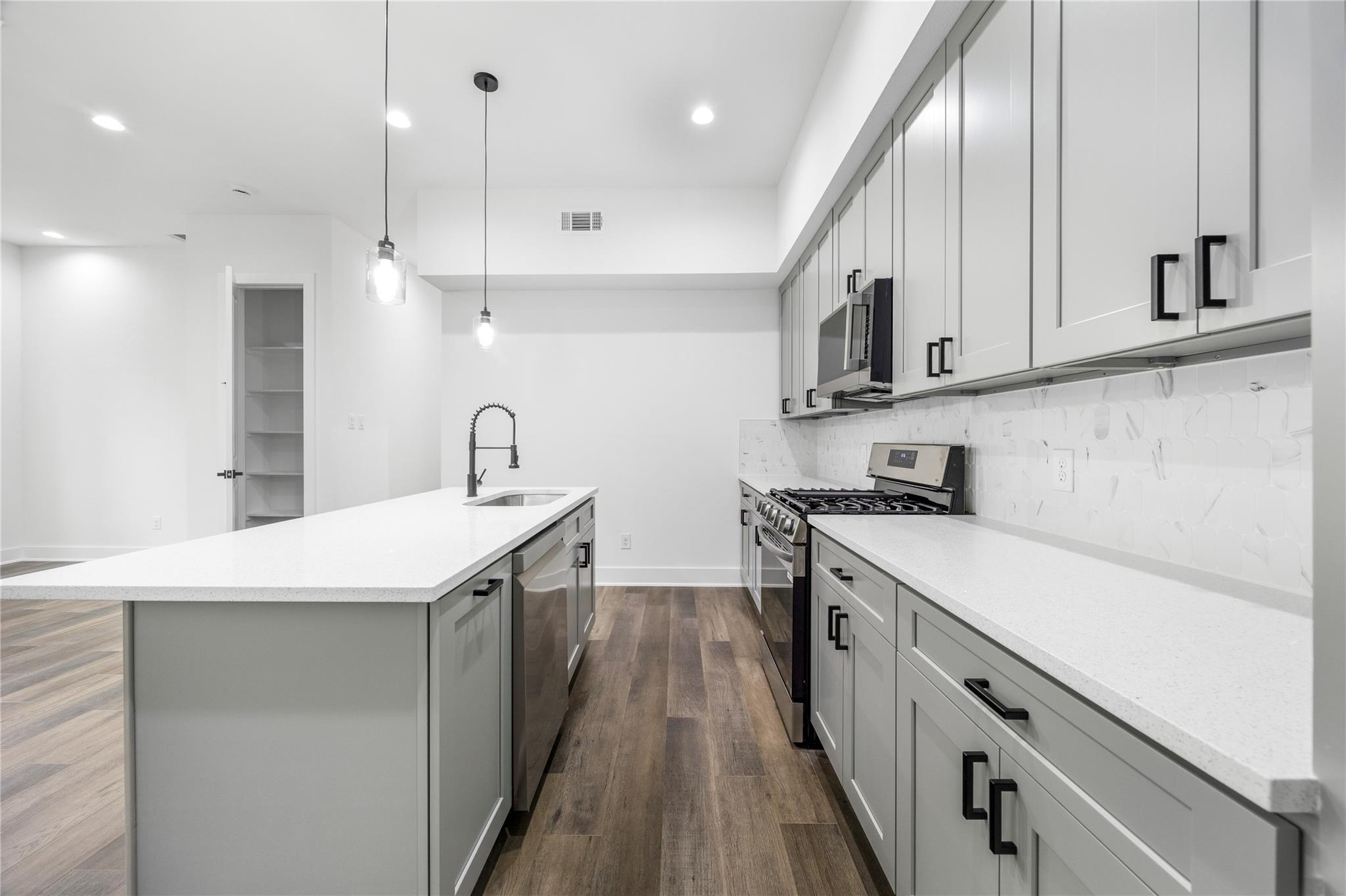 6528 Tuskegee Street B