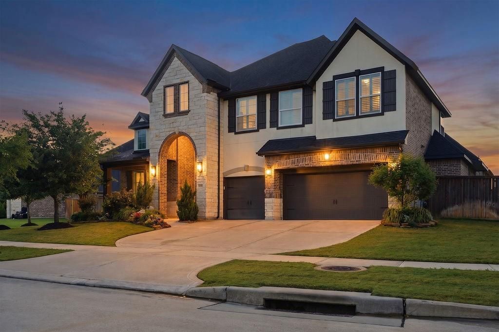 Photo of 5930 Twilight Shadow Lane, Houston, TX 77059 (MLS # 95081056)
