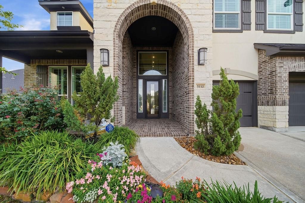 Photo of 5930 Twilight Shadow Lane, Houston, TX 77059 (MLS # 95081056)