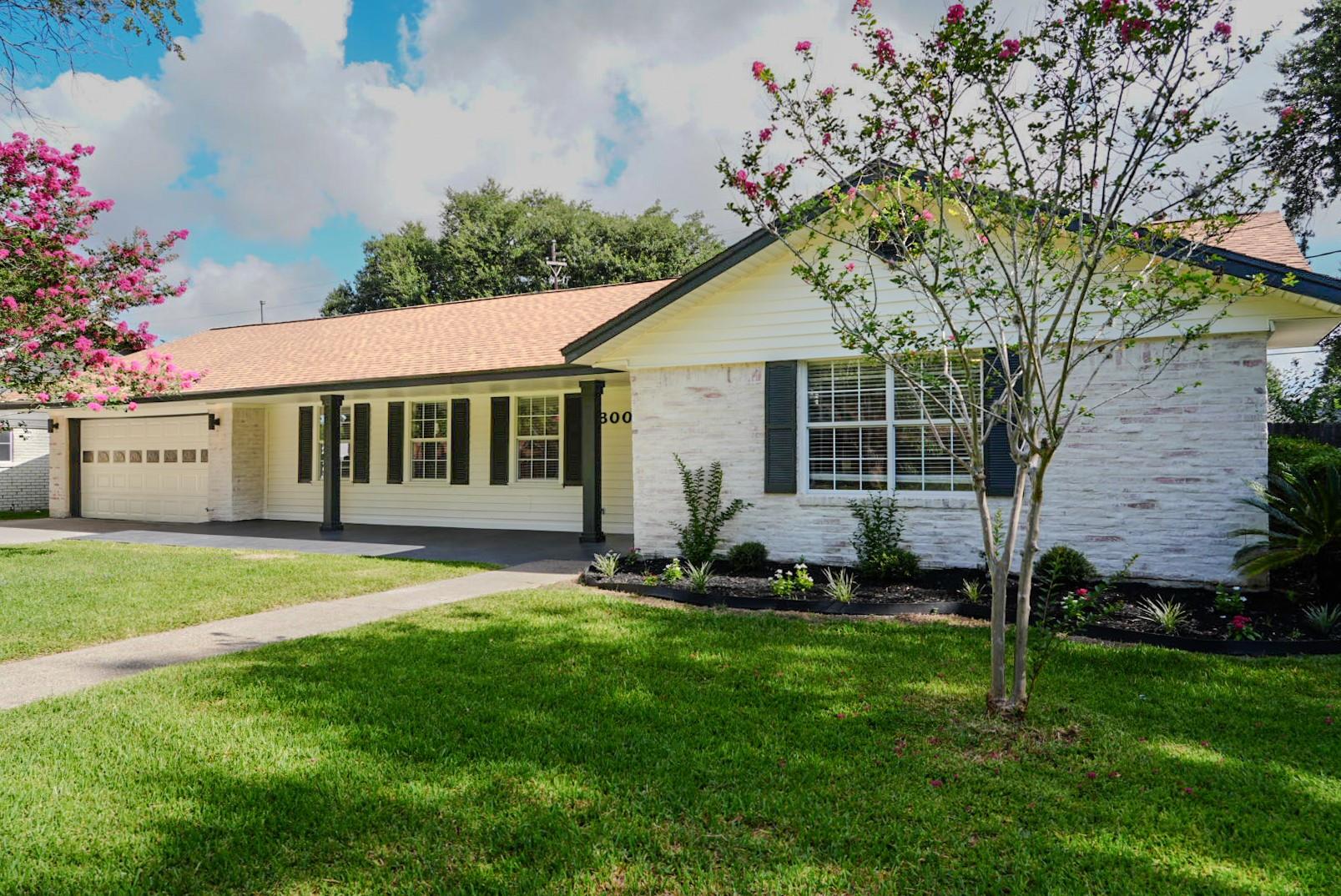 800 Rosewood Drive