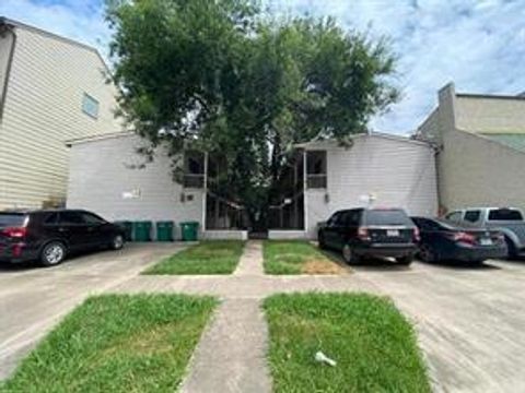 Photo of 205 Avondale Street #11, Houston, TX 77006 (MLS # 73051594)