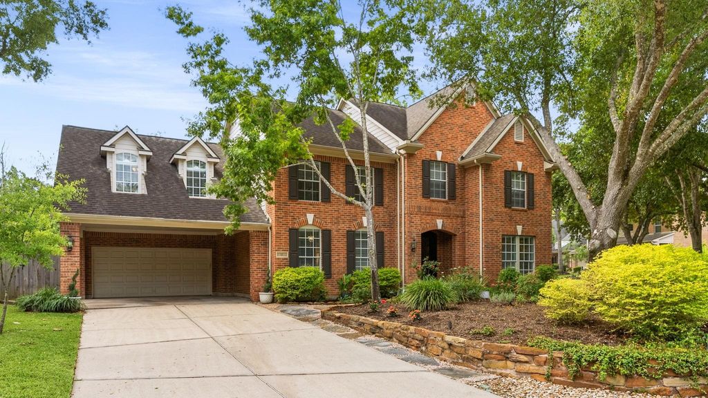 Photo of 11 Mirror Ridge Court, The Woodlands, TX 77382 (MLS # 86561927)
