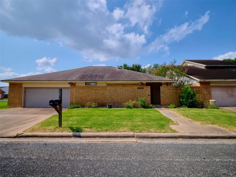 Photo of 1520 Crestmont Street, Wharton, TX 77488 (MLS # 41966791)