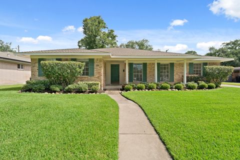Photo of 5318 Imogene Street, Houston, TX 77096 (MLS # 87207009)