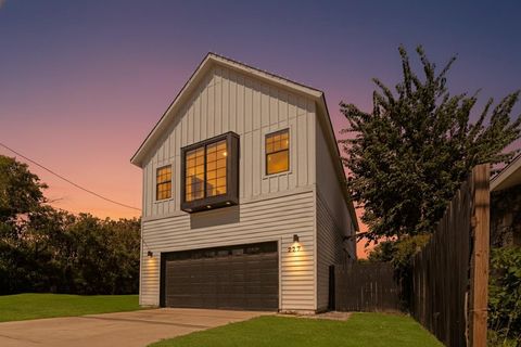 Photo of 727 E 40th Street, Houston, TX 77022 (MLS # 81690533)