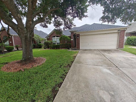 Photo of 3814 Paigewood Dr, Pearland, TX 77584 (MLS # 27098087)