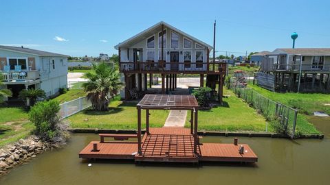 Photo of 4702 Bayou Lane, Hitchcock, TX 77563 (MLS # 2923372)
