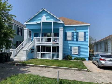 Photo of 3718 Avenue M 1/2, Galveston, TX 77550 (MLS # 81204821)