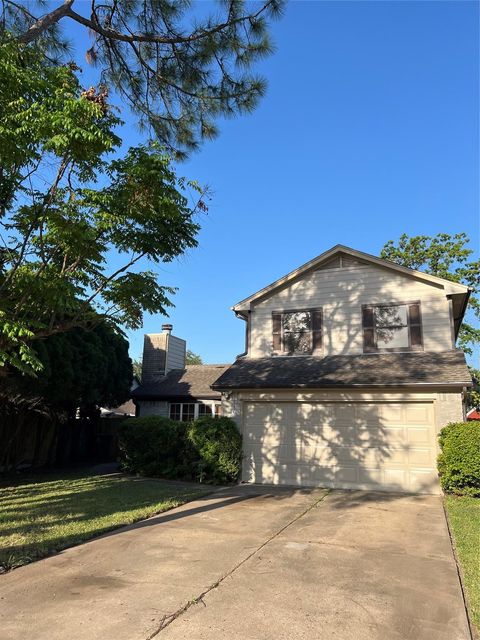 Photo of 11002 Landsbury Circle, Houston, TX 77099 (MLS # 76000615) Photo of 11002 Landsbury Circle, Houston, TX 77099 (MLS # 76000615)