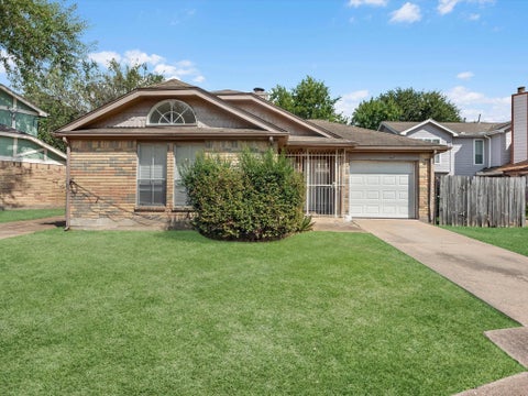 Photo of 6338 Southwood Court N, Houston, TX 77035 (MLS # 93000453)