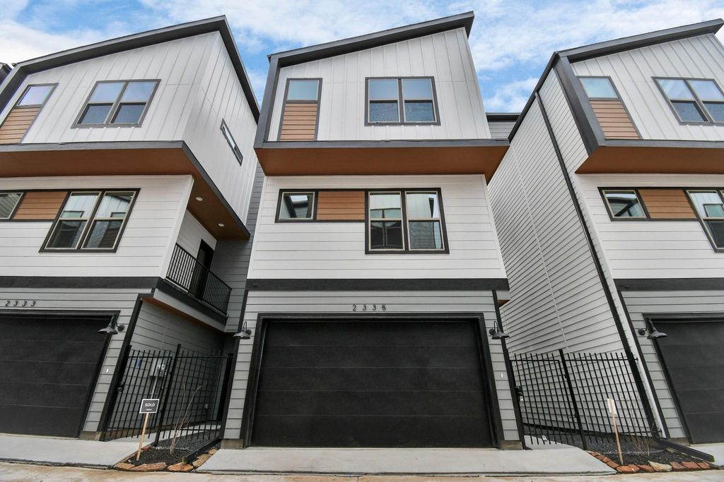 Photo of 2335 Eagle St St, Houston, TX 77004 (MLS # 38944247)