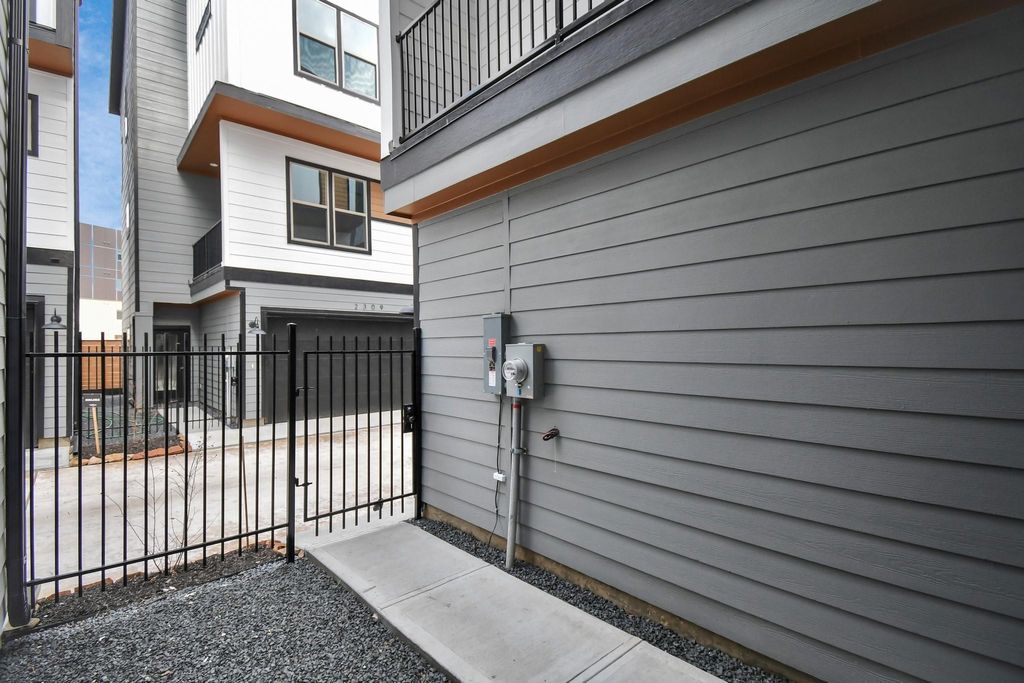 Photo of 2335 Eagle St St, Houston, TX 77004 (MLS # 38944247)