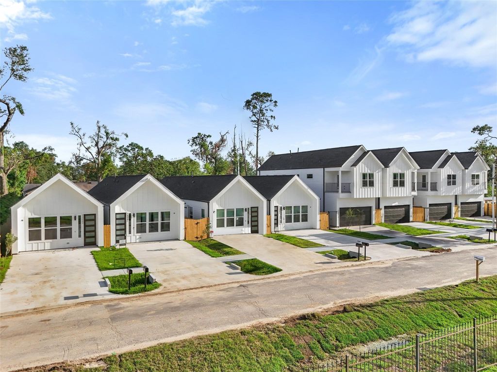 Photo of 2406 Mann Street #D, Houston, TX 77093 (MLS # 38658894)