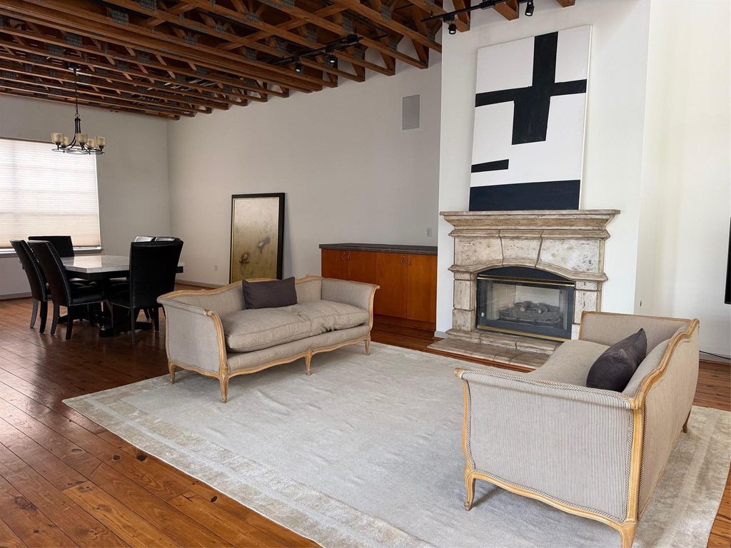 Photo of 1213 Dunlavy Street, Houston, TX 77019 (MLS # 37891116)