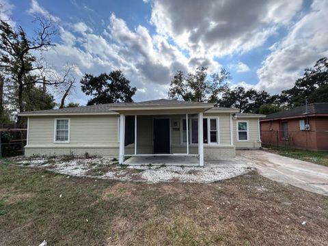 Photo of 7918 Woodlyn Road, Houston, TX 77028 (MLS # 66598094)