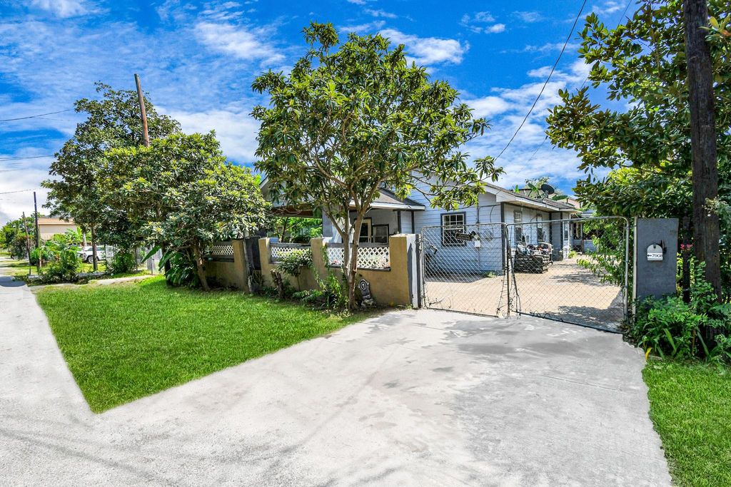 Photo of 7908 John Street, Houston, TX 77012 (MLS # 82478187)