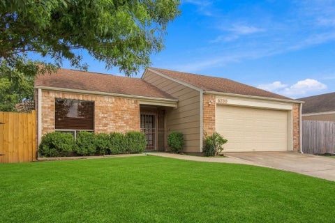 Photo of 6330 Ludington Drive, Houston, TX 77035 (MLS # 64999928)