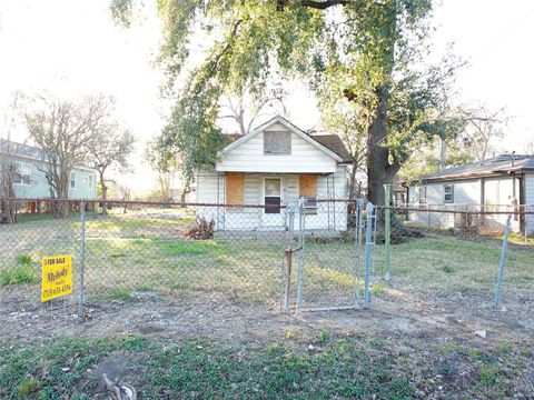 Photo of 4421 Leffingwell Street, Houston, TX 77026 (MLS # 42029480)