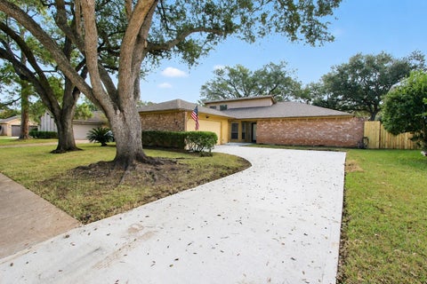 Photo of 2731 Colony Drive, Sugar Land, TX 77479 (MLS # 69216412)
