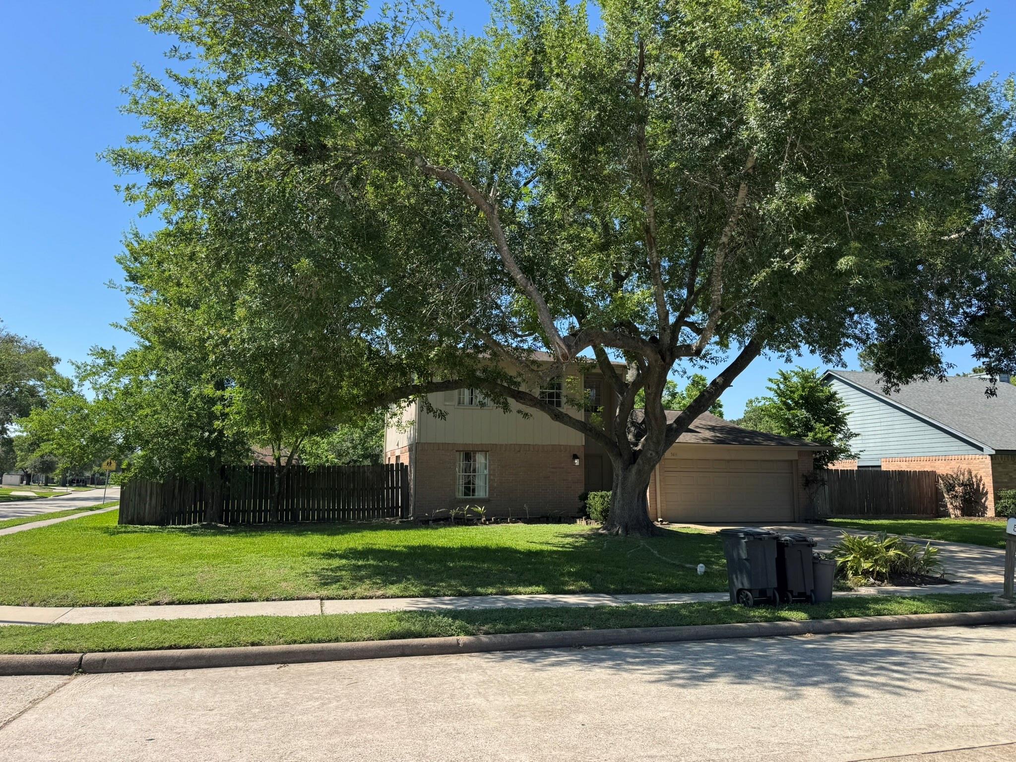 5614 Country Green Street