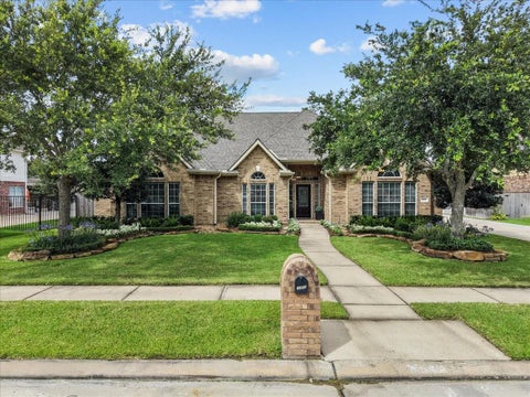 Homes For Sale - 1731 Round Rock Street<br/> Friendswood, TX 77546