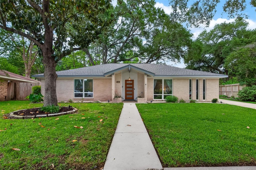 Photo of 5715 Claridge Drive, Houston, TX 77096 (MLS # 75980473)
