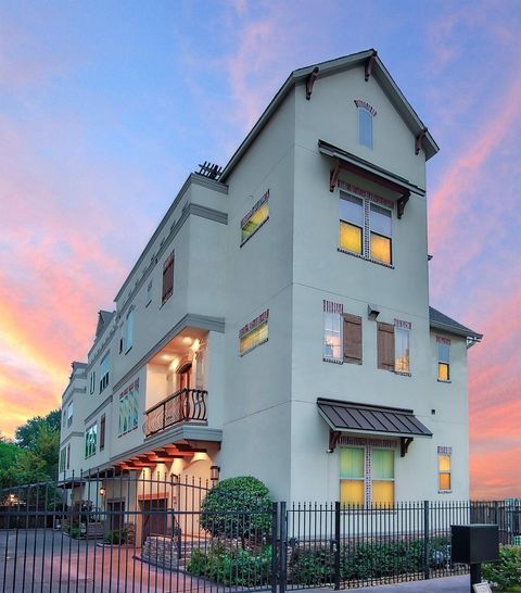 Photo of 1126 W West 16th Street #F, Houston, TX 77008 (MLS # 61544961)