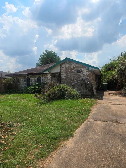 Photo of 863 Marcolin Street, Houston, TX 77088 (MLS # 26769983) Photo of 863 Marcolin Street, Houston, TX 77088 (MLS # 26769983)