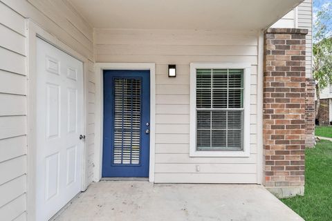 Photo of 11355 Richmond Avenue #0810, South Houston, TX 77082 (MLS # 20504055)