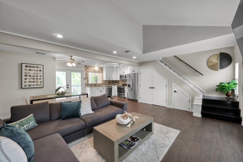 Townhouse For Sale - 763 Worthshire Street<br/> Harris County, Houston, TX 77008