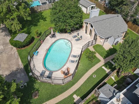 Photo of 763 Worthshire Street, Houston, TX 77008 (MLS # 66563908)