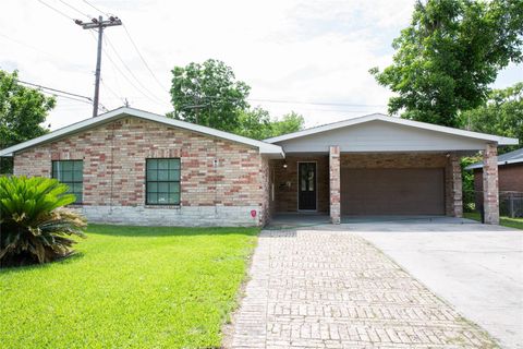 Photo of 12218 Hillcroft Street, Houston, TX 77035 (MLS # 73663792)