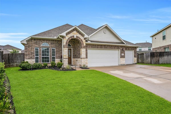 305 BORDEAUX CT, ALVIN, TX 77511 - Image 4ccfb3cc26f1188e87c514bdb83ab1aa/4170282792